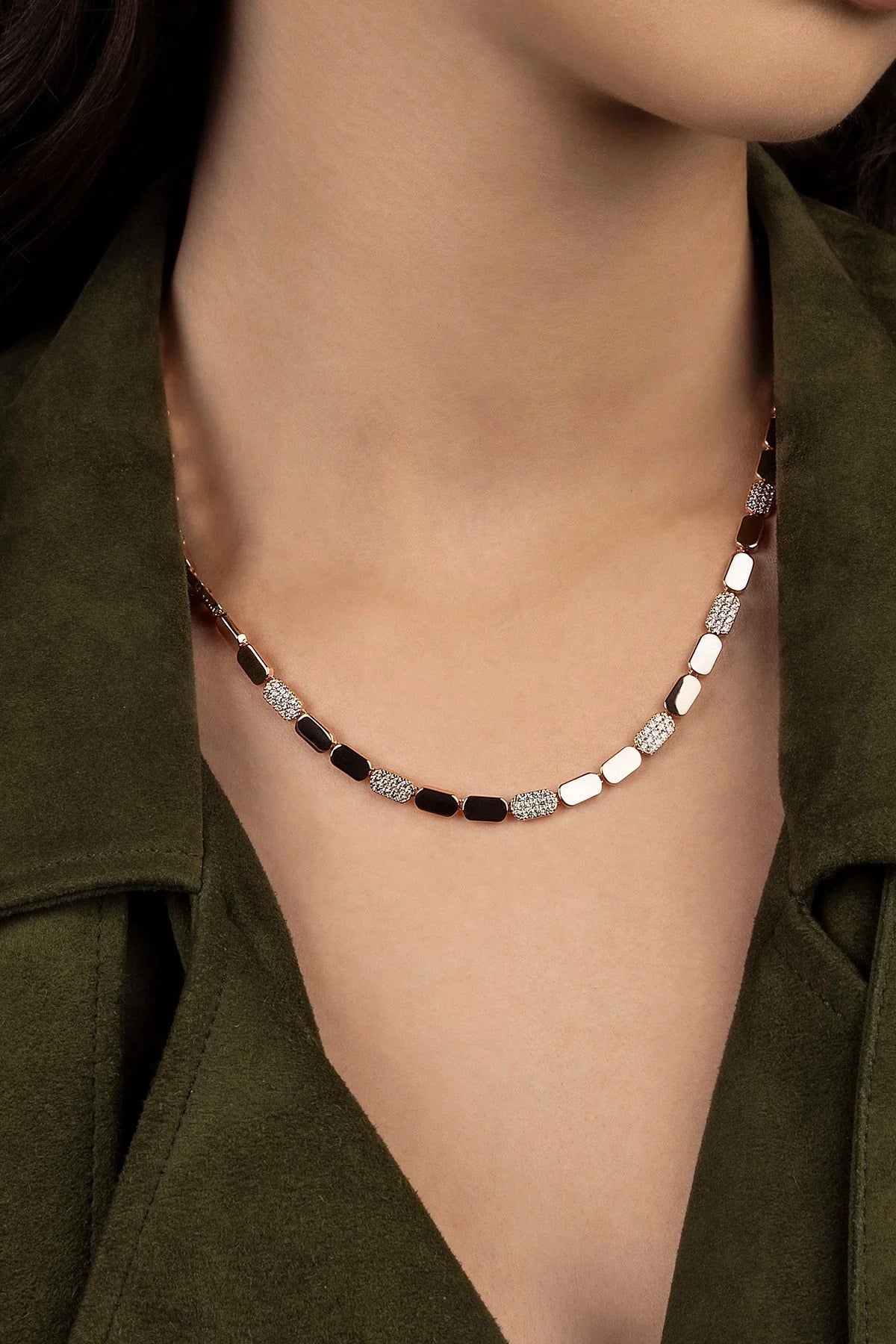 قلادة رقيقة قابلة للتعديل من الذهب الوردي